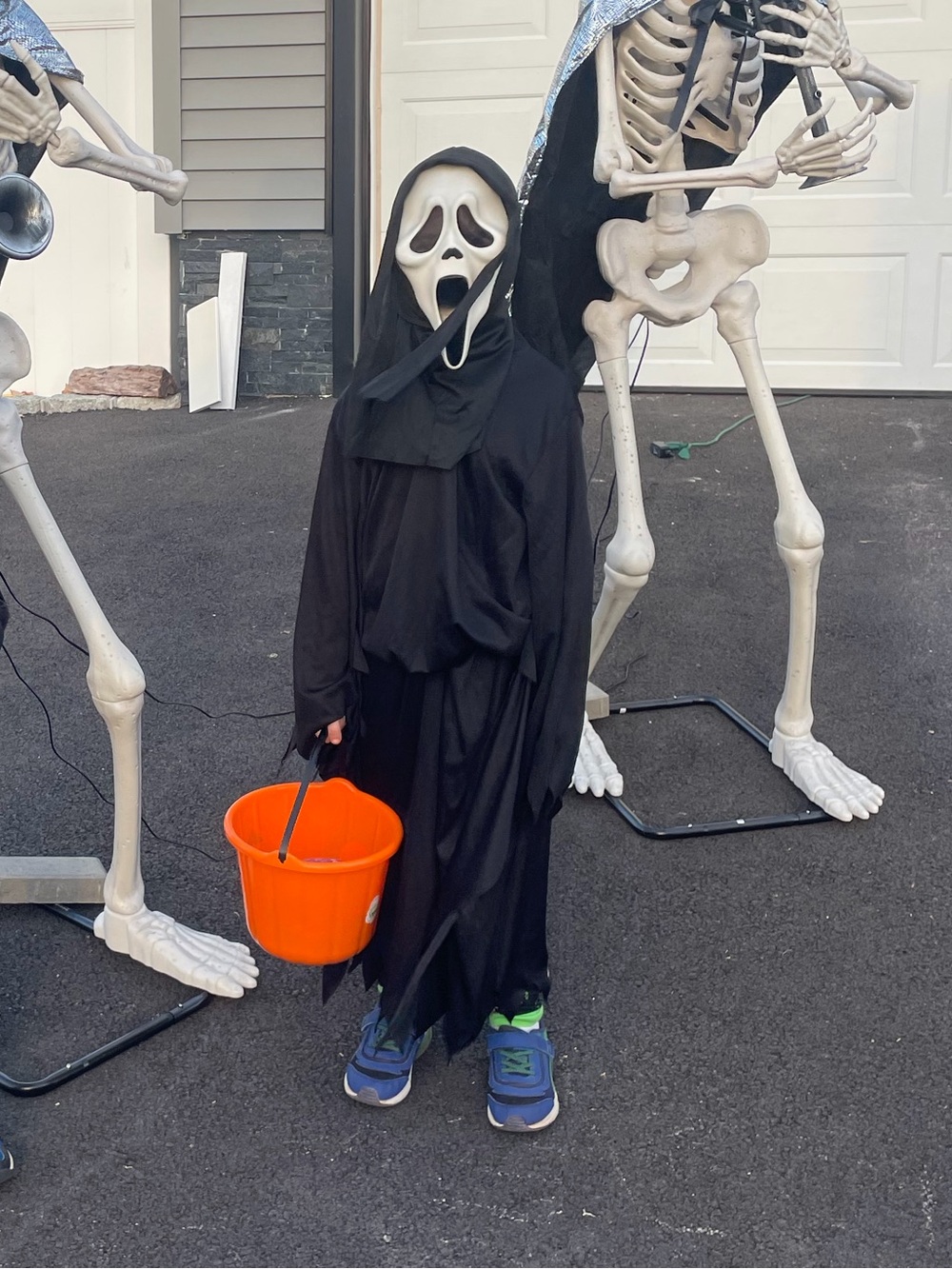 Kids Ghost Face Scream Halloween Costume Robe & Mask – Fun World